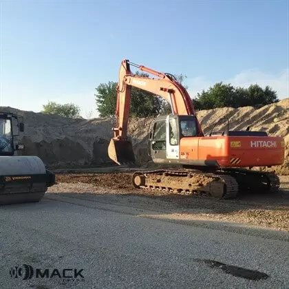 Гусеничный экскаватор Hitachi ZX240 LC-3