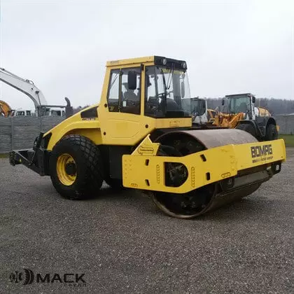 Каток Bomag BW 213 D-4