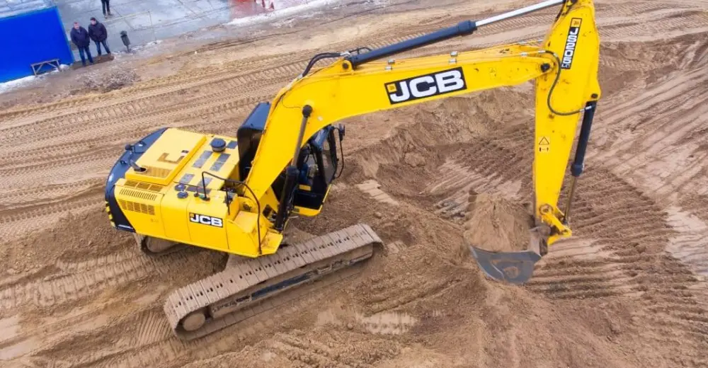 Гусеничный экскаватор JCB