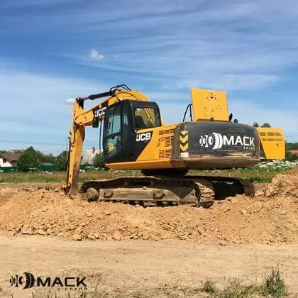 Гусеничный экскаватор JCB JS220